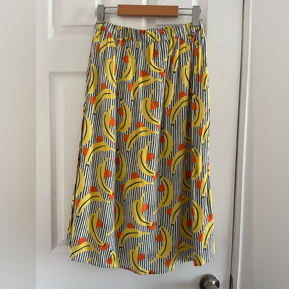 Designed in Spain Tropical fruit skirt fully lined with pockets - Picture 3 of 8